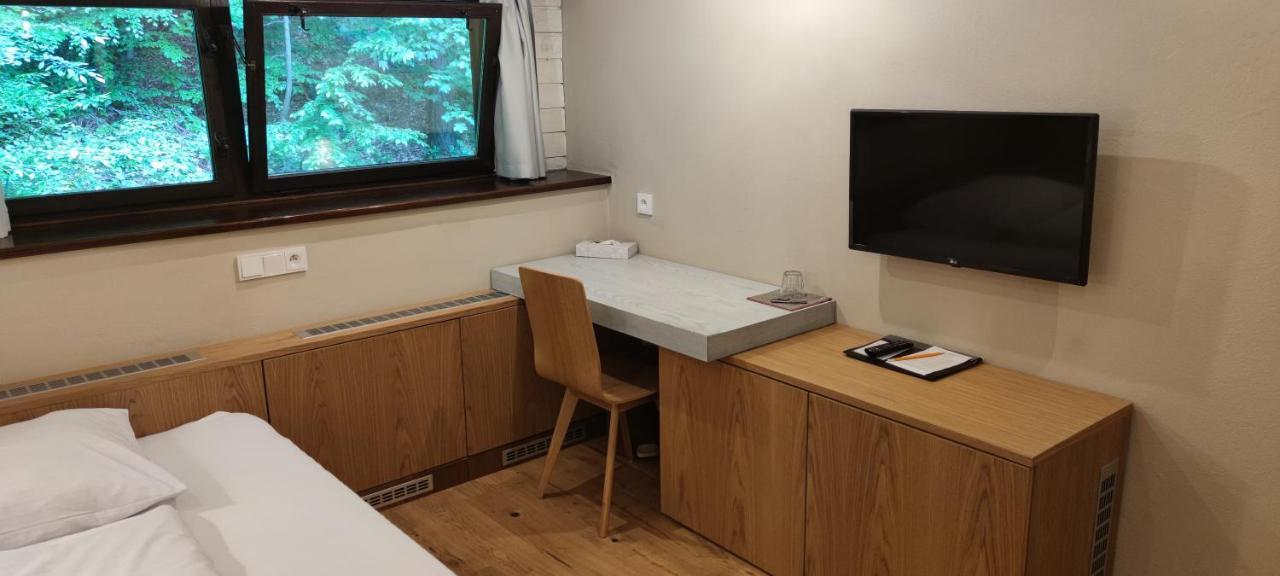 Hotel Koliba U Cerneho Medveda Zlín Esterno foto