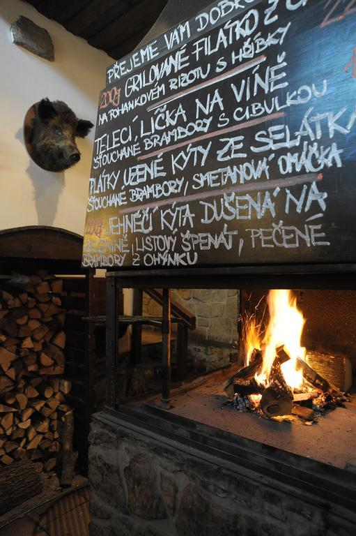 Hotel Koliba U Cerneho Medveda Zlín Esterno foto