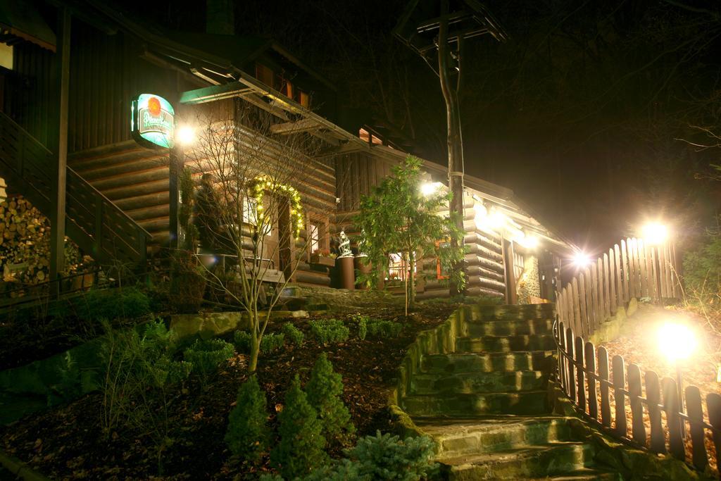 Hotel Koliba U Cerneho Medveda Zlín Esterno foto