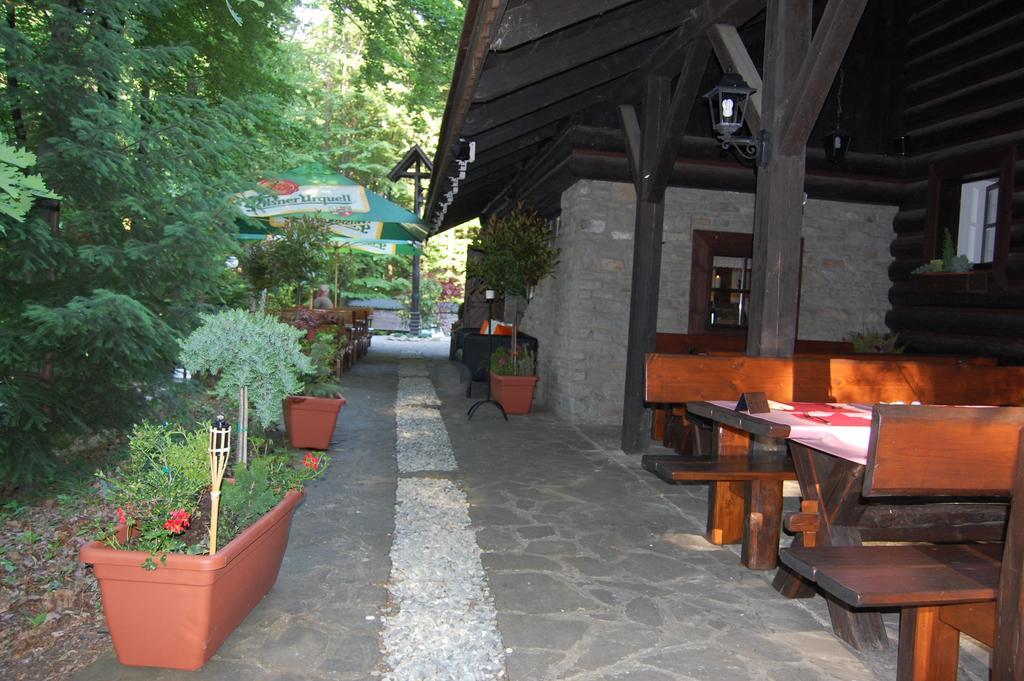 Hotel Koliba U Cerneho Medveda Zlín Esterno foto